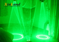 Tanzen-Laser-Stadium im Freien, das rote grüne Handschuhe Turbulenz-Disco-DJ beleuchtet